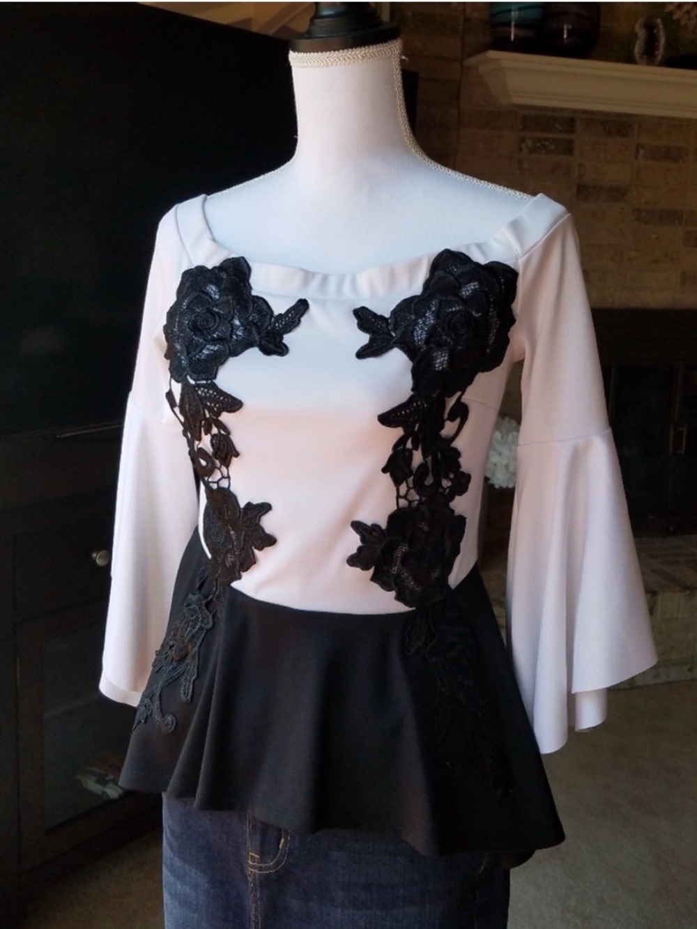 VENUS Black & White Rose Crochet Appliqué Bell Sleeve Peplum Statement Top NEW